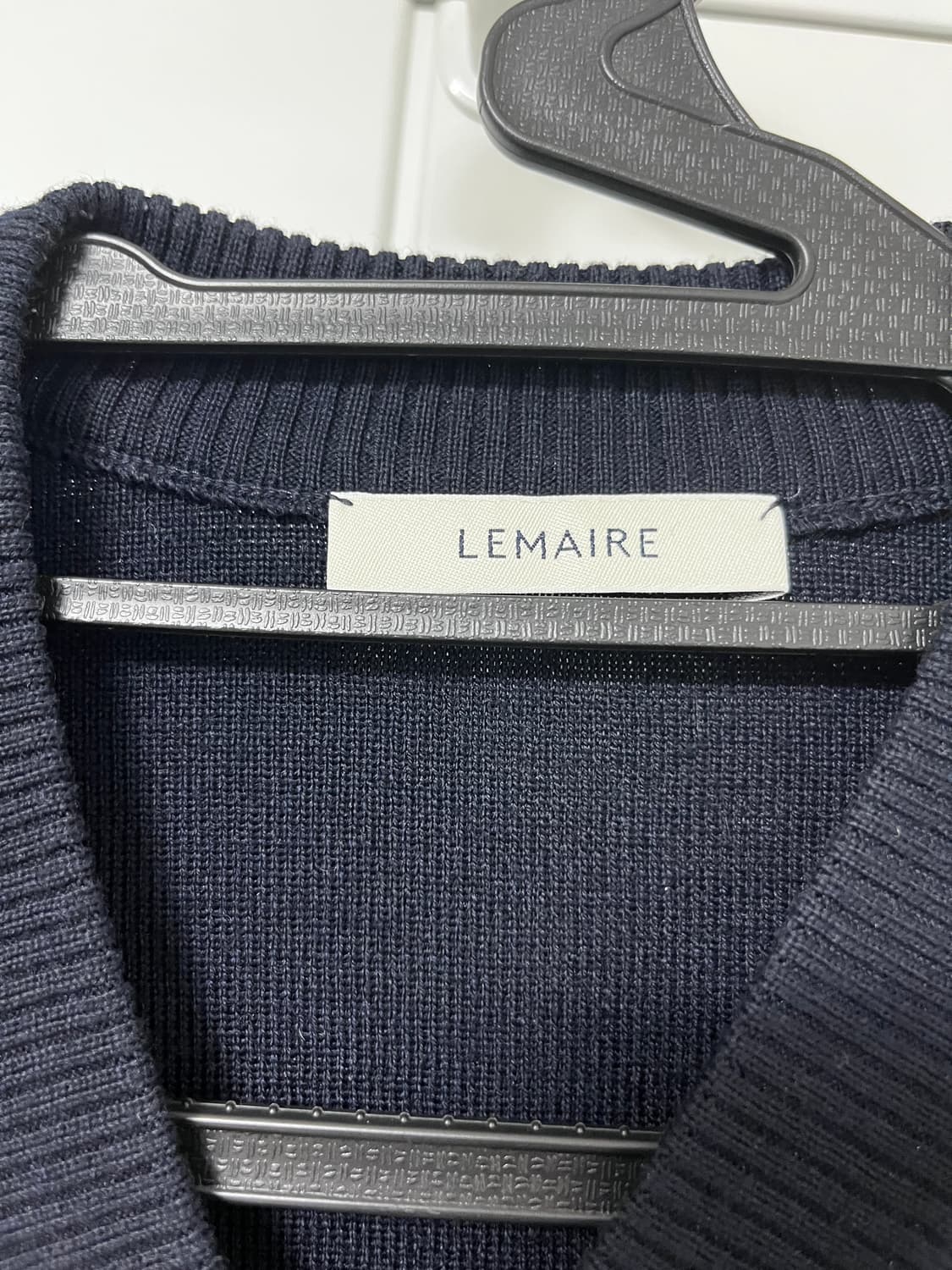 르메르 브이넥 니트 싸게 팝니다. 상품이미지5