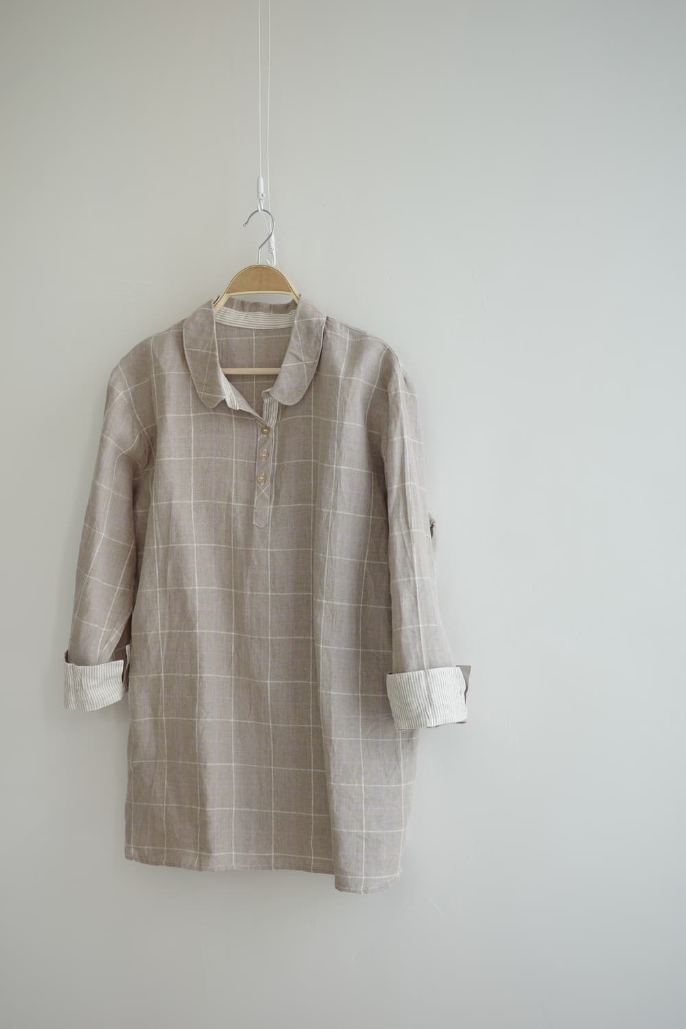 BELLE MAISON
• 연브라운 핑크화이트 체크 린넨  블라우스 상품이미지1