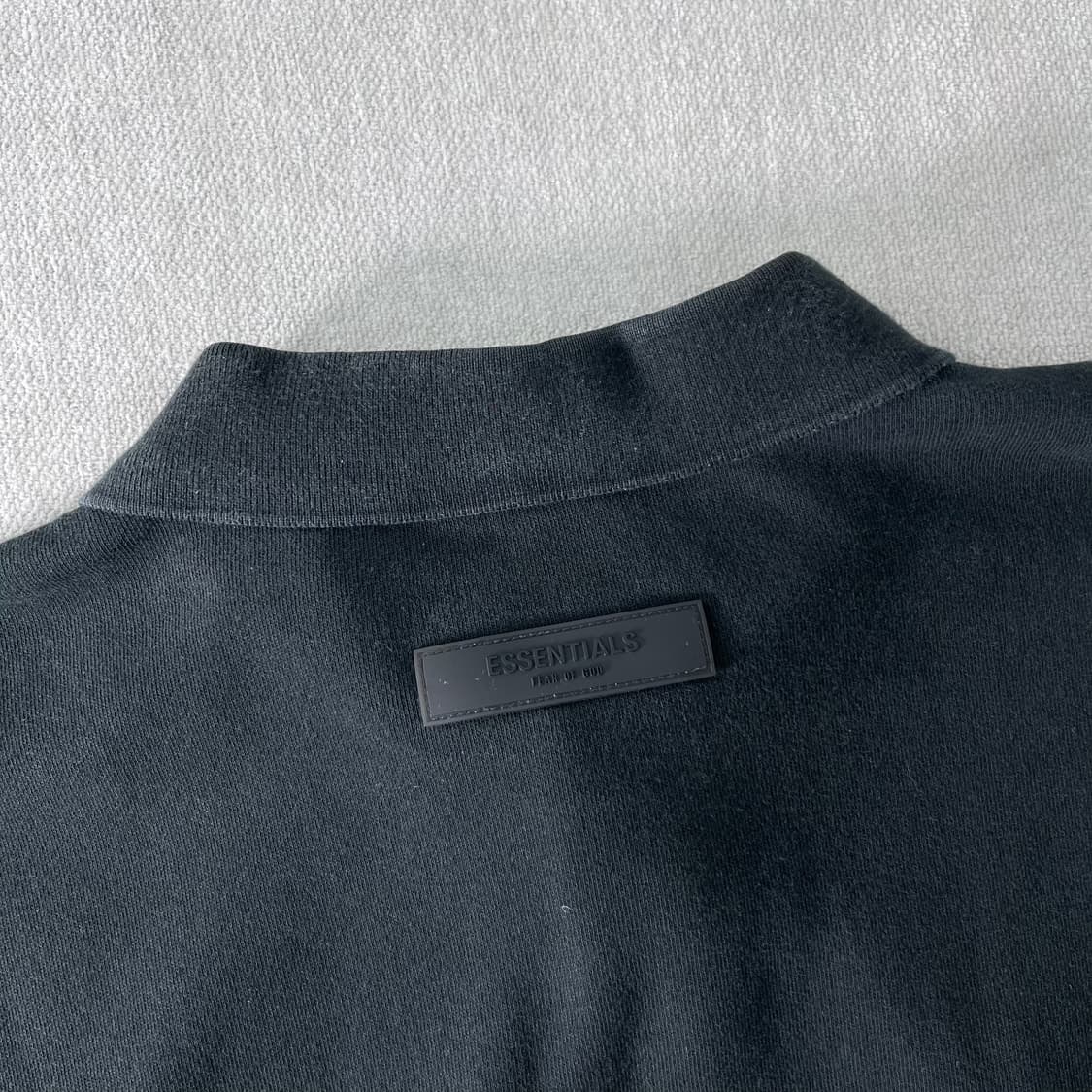 100 피오갓 에센셜 스몰로고 카라넥 맨투맨 상품이미지4