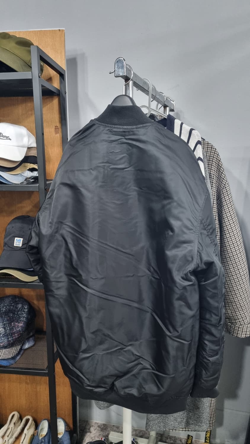 여성용)) 홀츠베일러 over fit 검정색 봄버  안감 덕다운패딩 상품이미지4