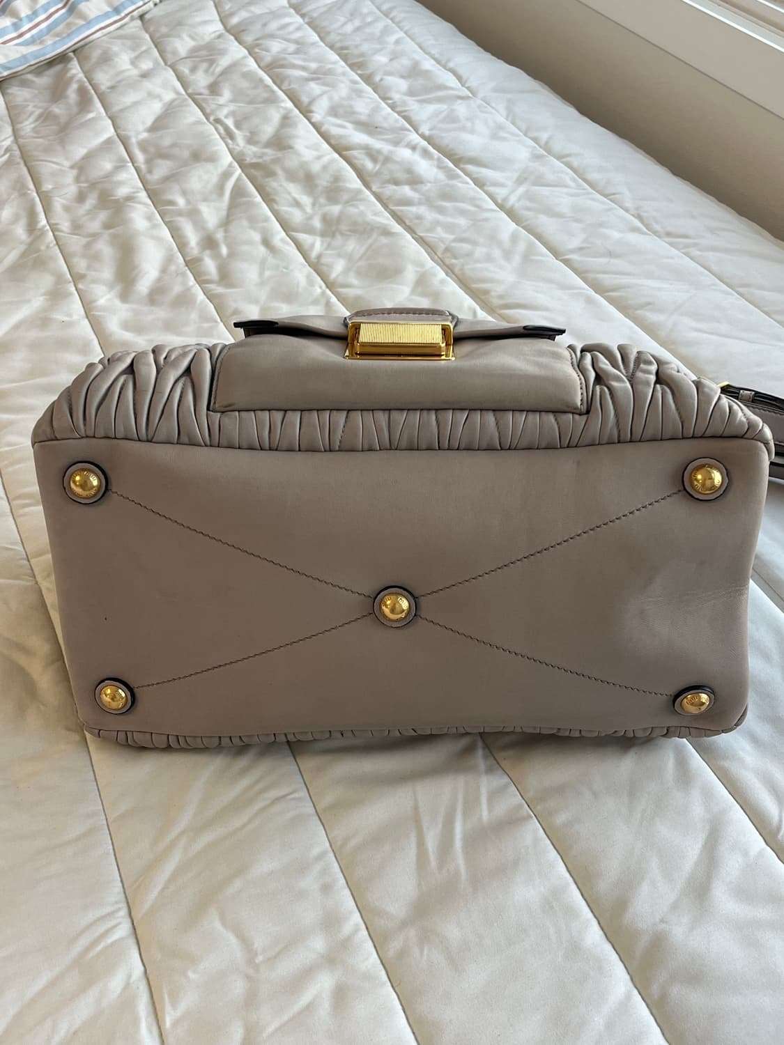 미우미우 마테라쎄 토트백 상품이미지3