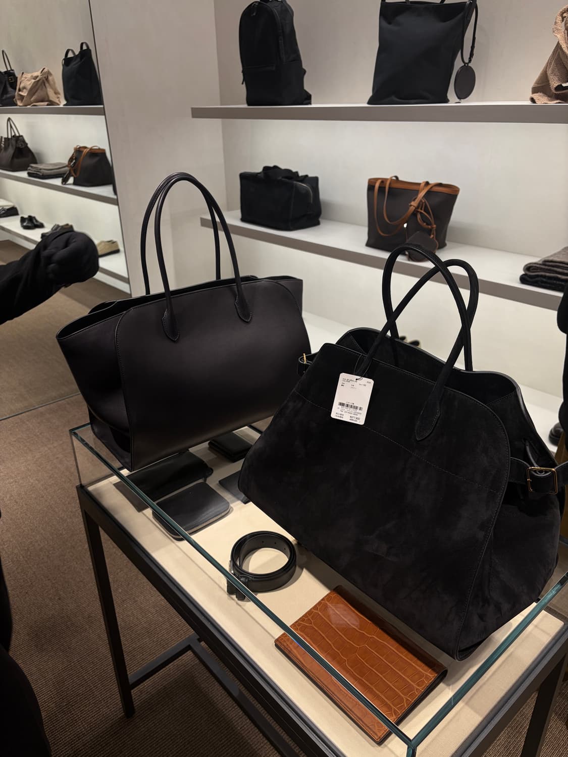 (미사용) The Row 더로우 마고백17 스웨이드블랙 상품이미지6