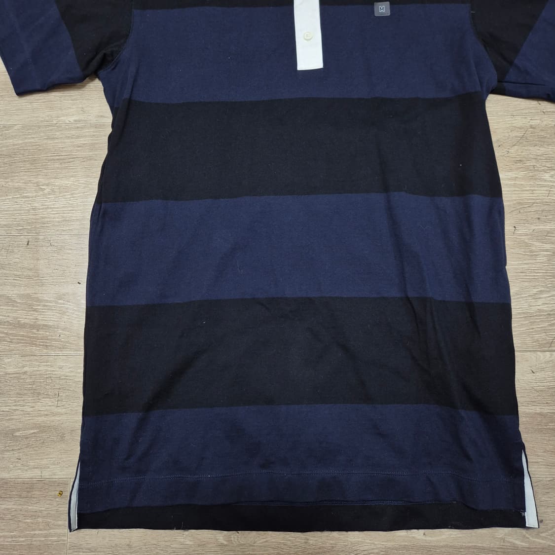 유니클로 JW앤더슨 콜라보 배색 스트라이프 반팔 카라티 M(95) 상품이미지3