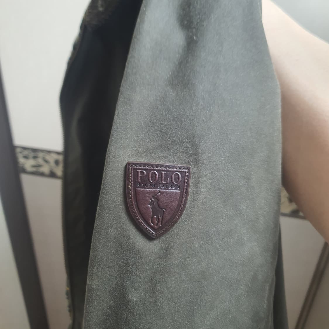 폴로 랄프로렌 왁스드 바라쿠타 자켓 판매합니다. 상품이미지10