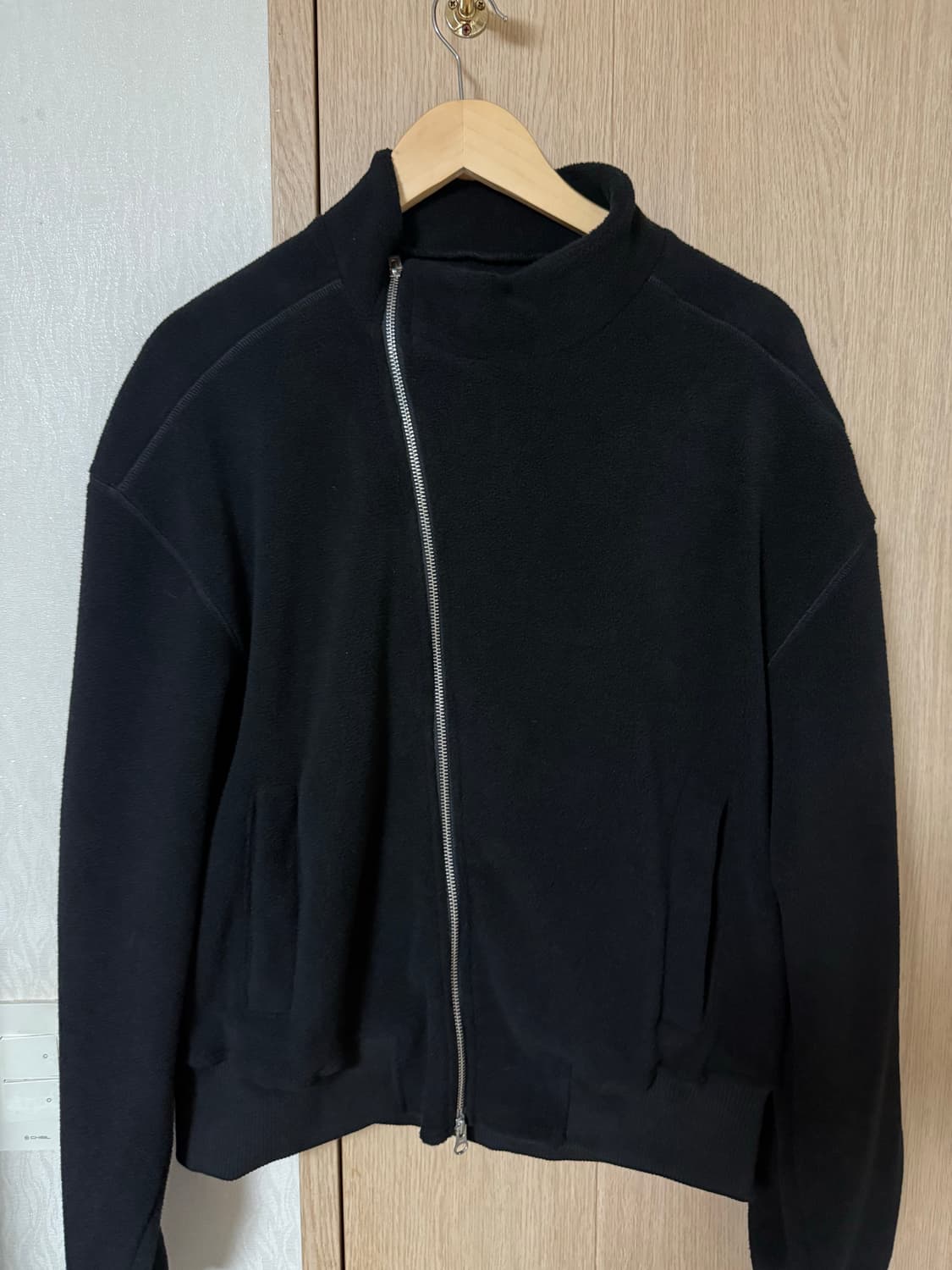 뉴치프시크디피 사선 플리스 상품이미지1