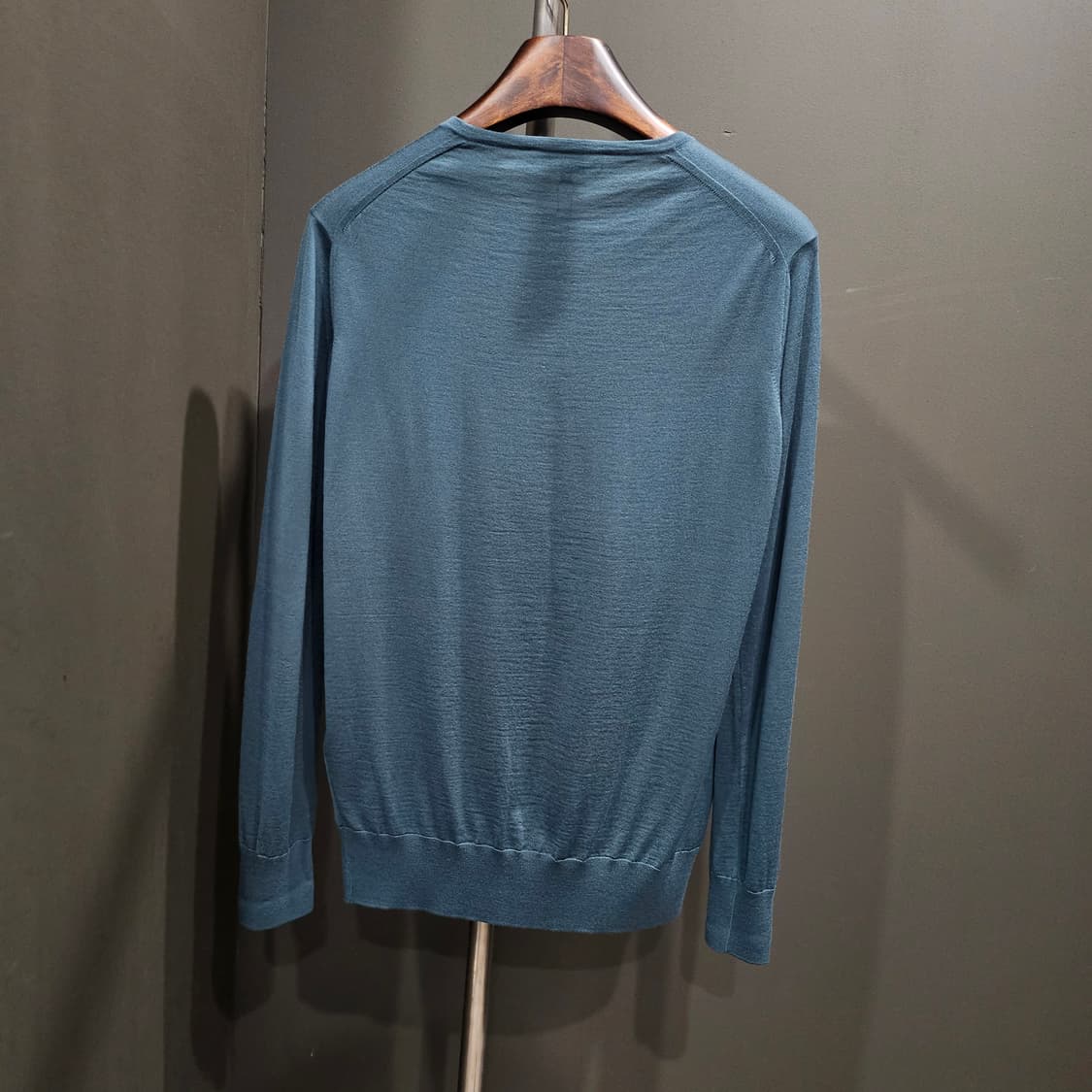 로로피아나 버진 울 니트 크루넥 니트 상품이미지3