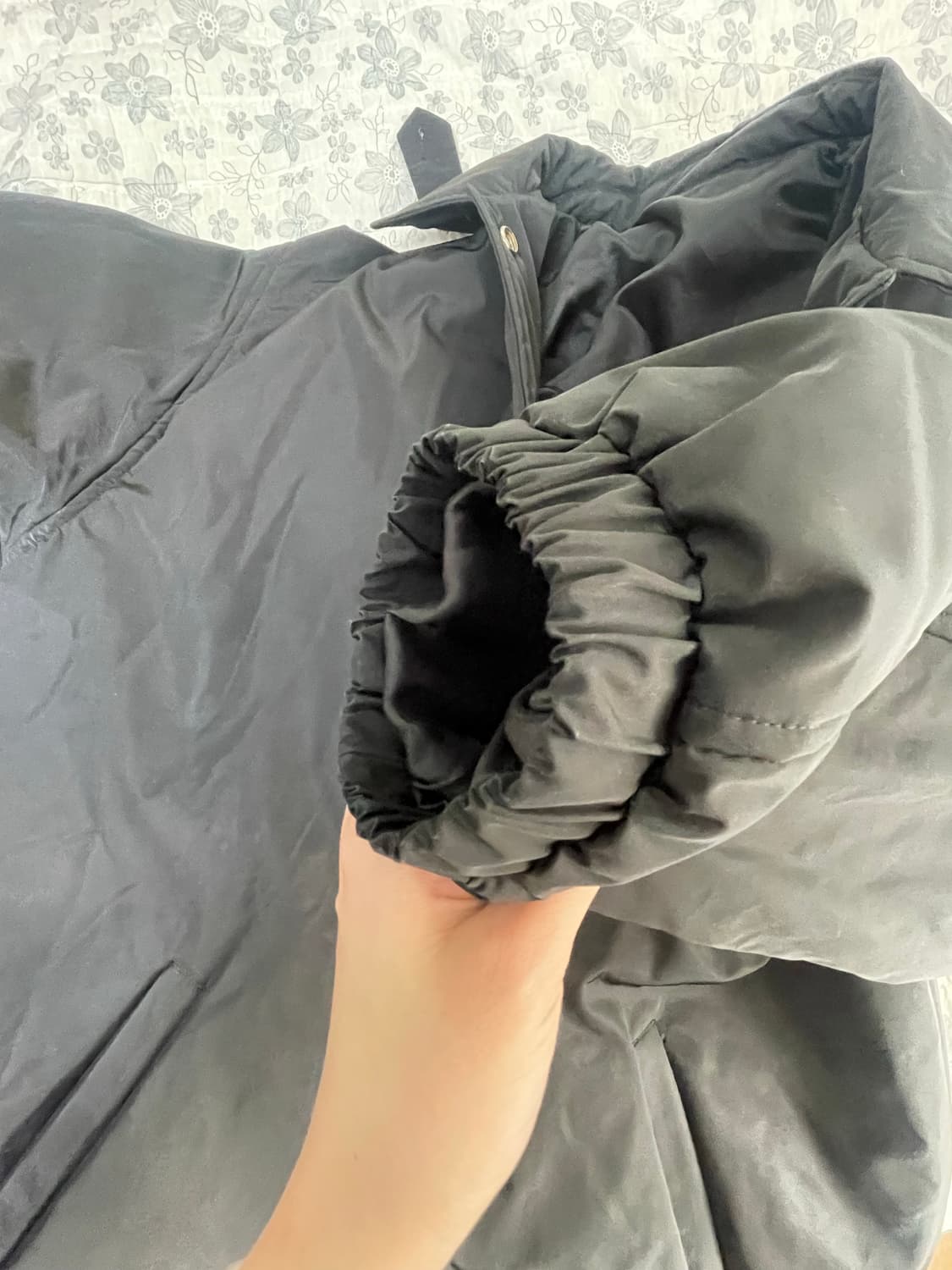 코스모스 cosmoss 셔링 패딩 블랙 상품이미지3