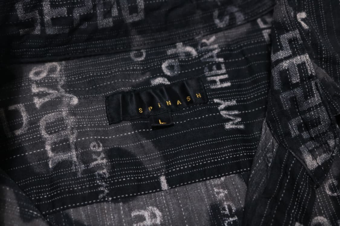 SPINASH 스피나쉬 블랙 타이포 그래픽 셔츠 상품이미지4