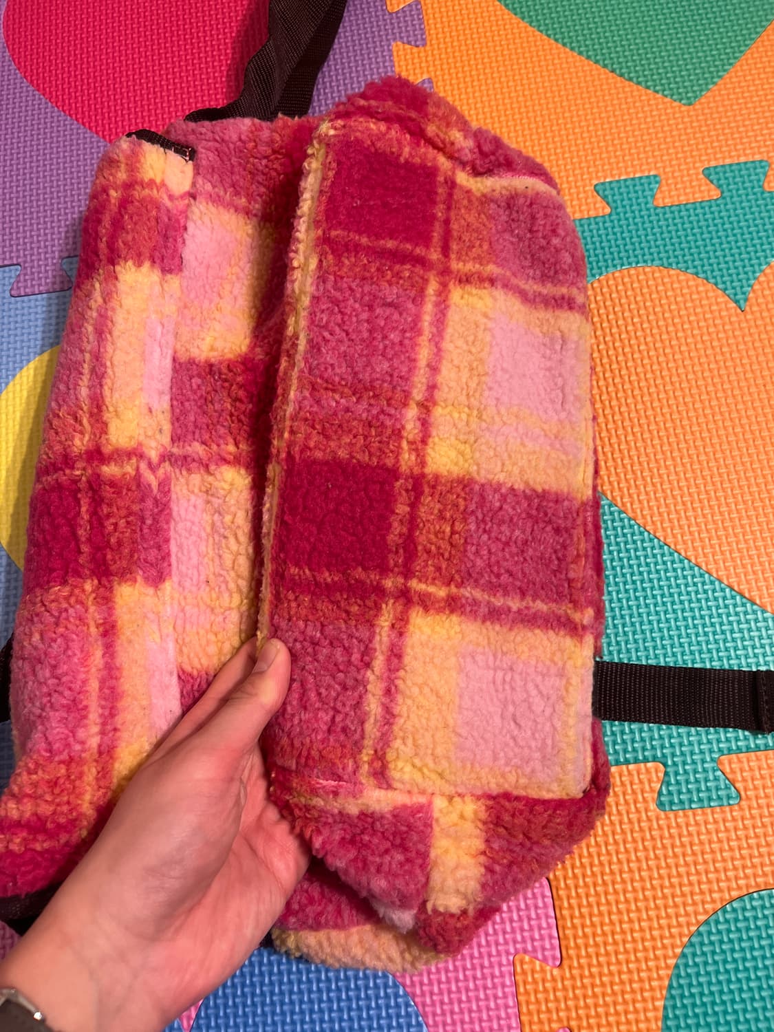 핑크옐로우 체크 뽀글이 메신저백 🐥 상품이미지5