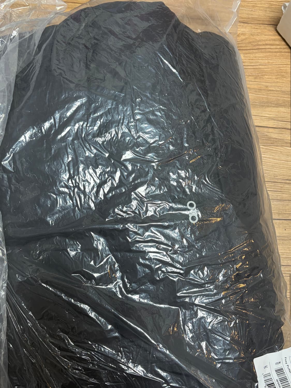 알로 요가 alo yoga puffer jacket foxy black  상품이미지3