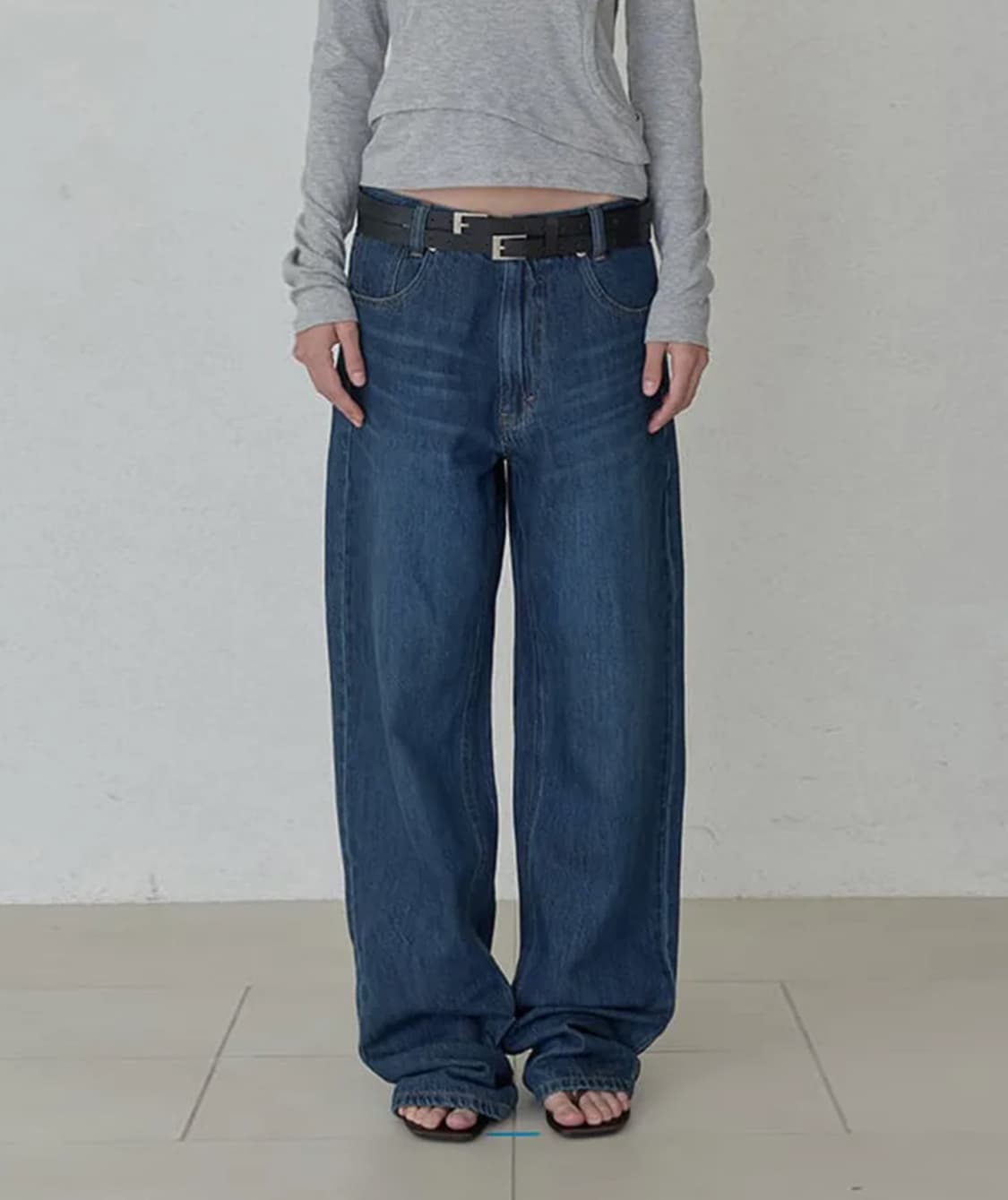 [에센셜] 릴렉스드 세미 배기 진 - 블루 상품이미지1