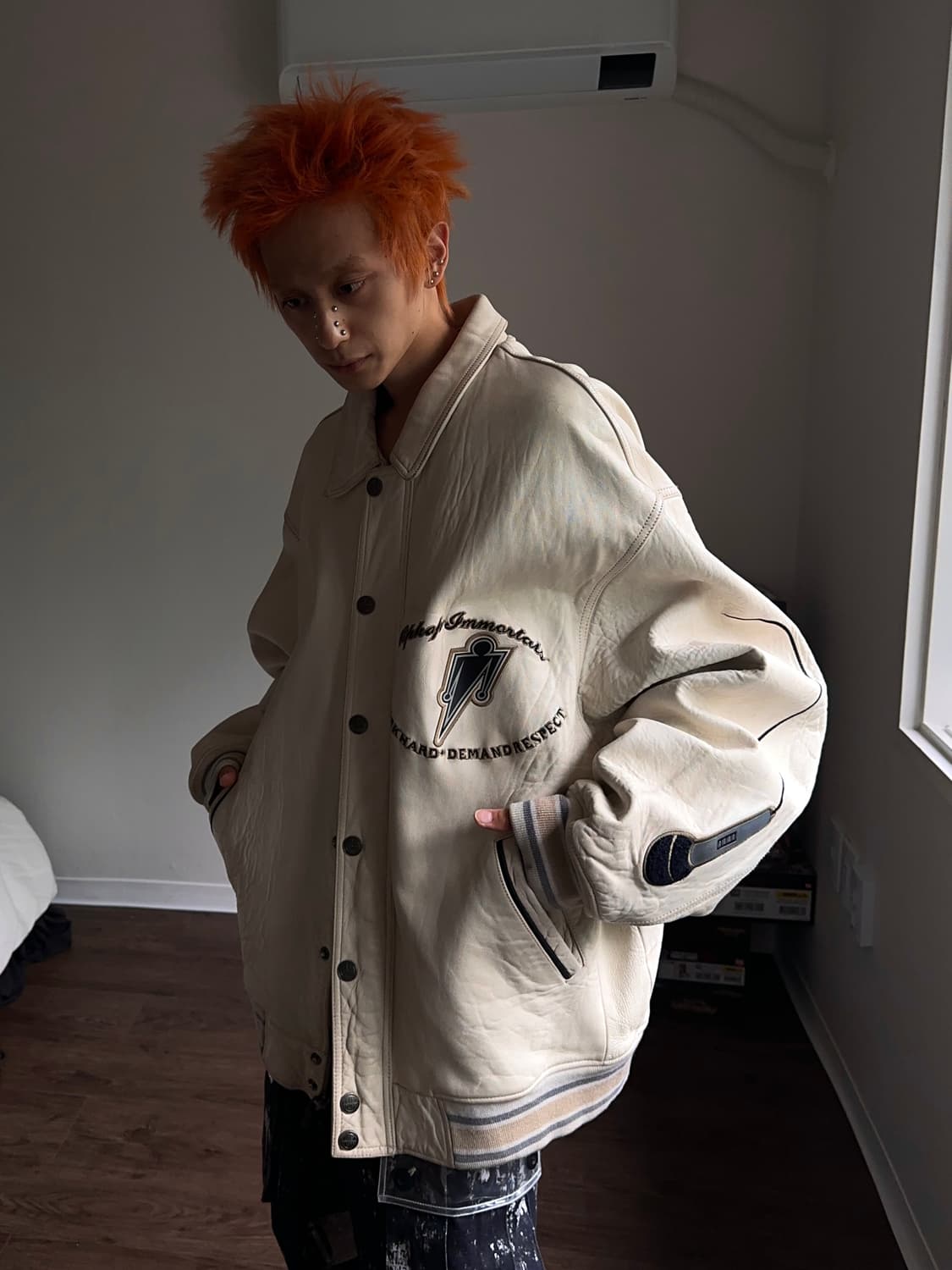 UB Tuff "Mic drop" 콜로서스 오버 레더 자켓 상품이미지4