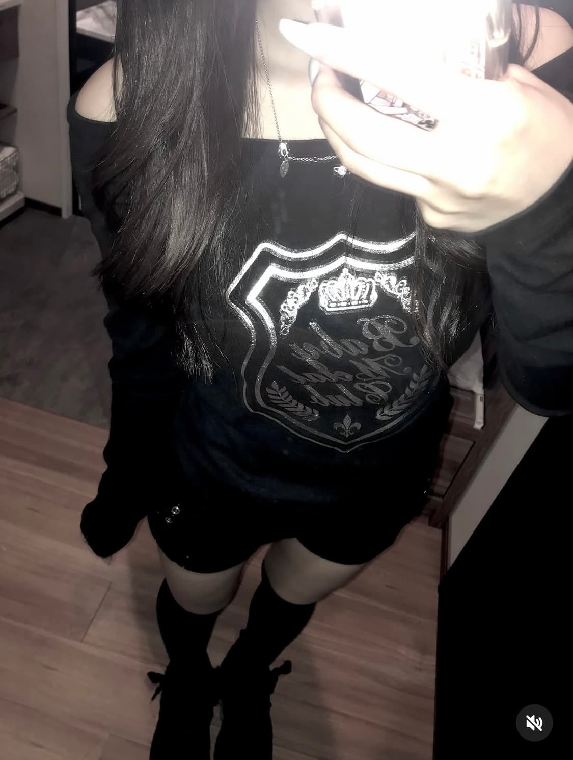 베이비메탈클럽 큐빅 다이아몬드 로고 탑 오프/원숄더 긴팔티 블랙 상품이미지2