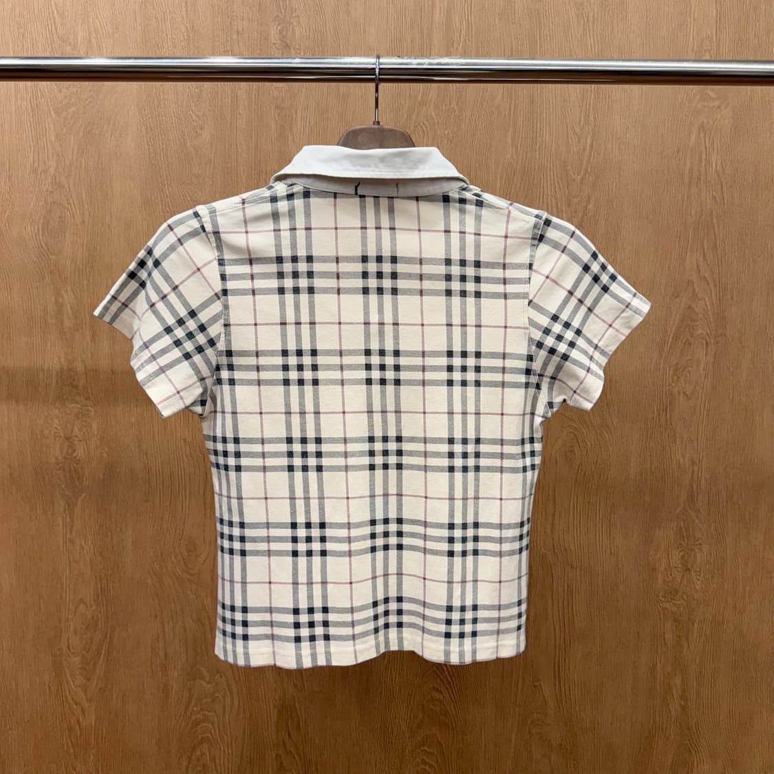 버버리 런던 노바체크 패턴 반팔 카라 티셔츠 기사 자수 베이지 상품이미지3