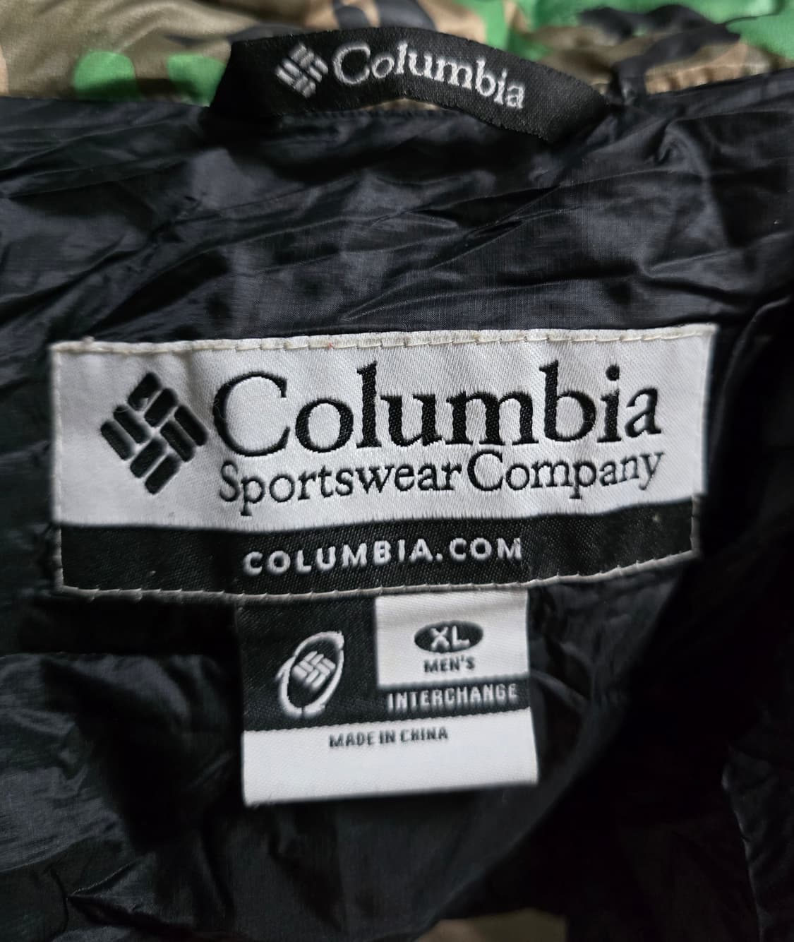 컬럼비아 카모 구스다운 경량 패딩조끼
푸퍼 베스트.   싸이즈105  남 상품이미지7