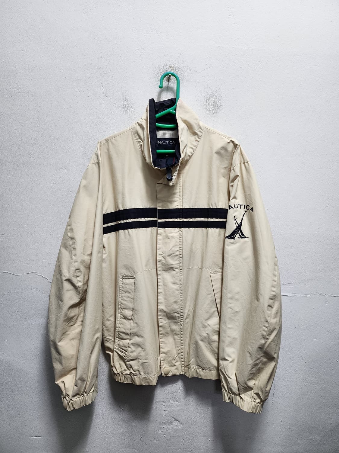 노티카 나우티카 아이보리색 완장로고 바람막이  상품이미지1