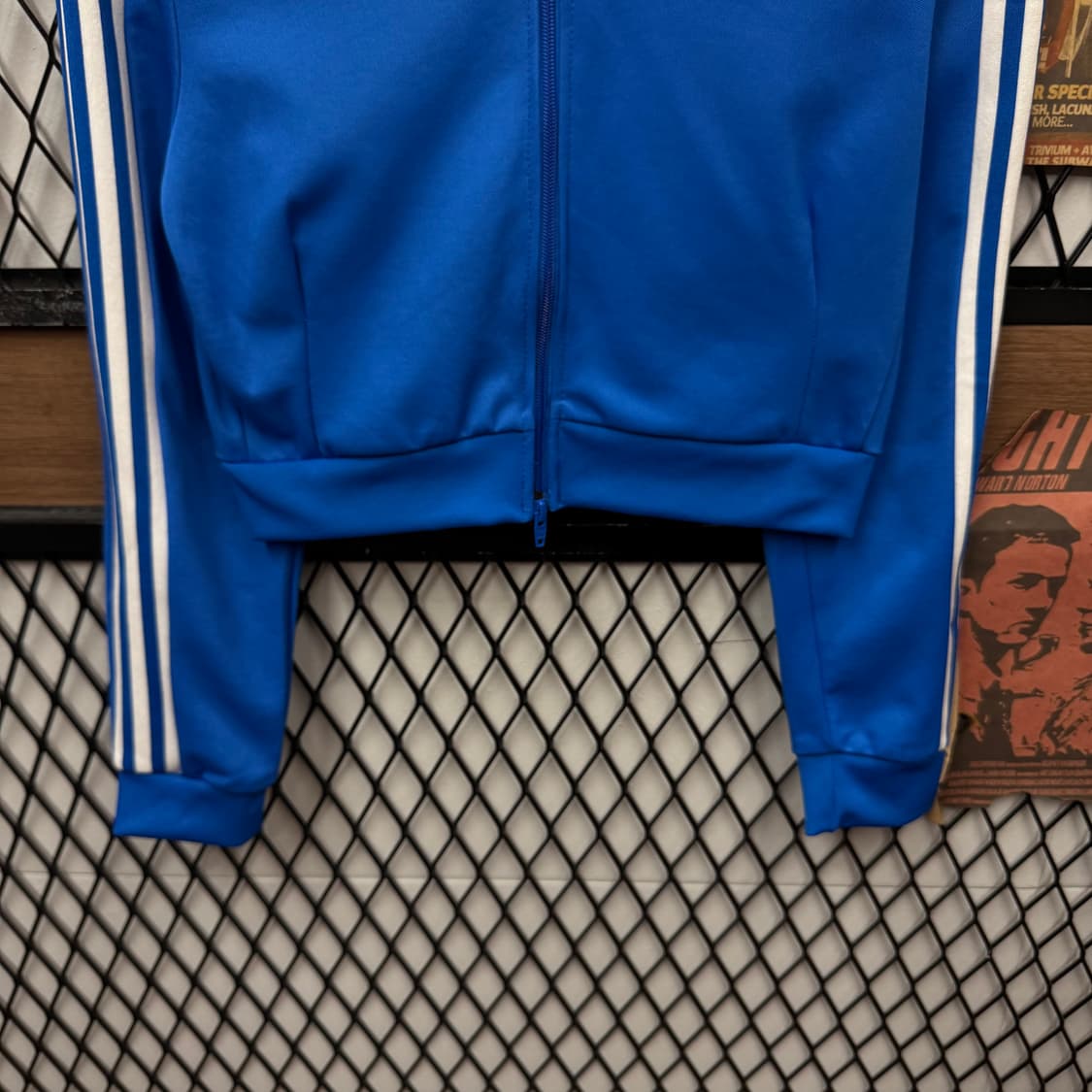 아디다스 우먼스 크롭 트랙자켓 전면 로고 포인트 블루 상품이미지4