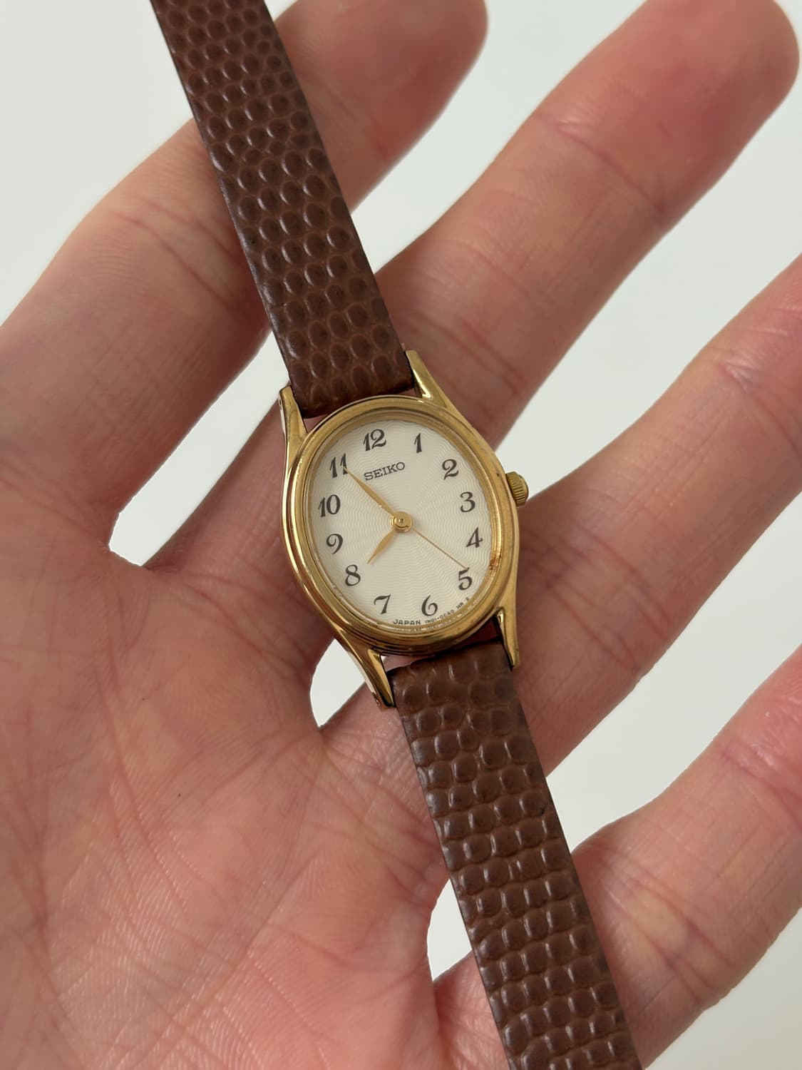 세이코 1990년대 빈티지시계 골드 오벌 쿼츠 여성 상품이미지1