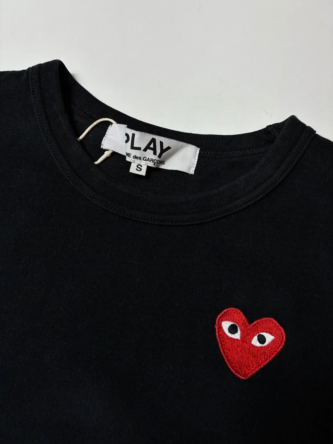 꼼데가르송 우먼스 하트 와펜 반팔 티셔츠 PN8558 상품이미지3