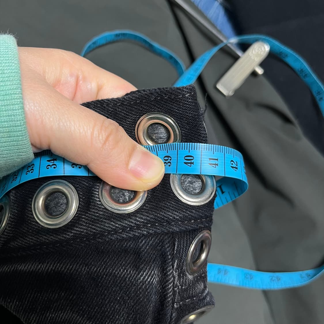 BLR 비엘알 블랙 워싱 아일렛 데님 팬츠  상품이미지3