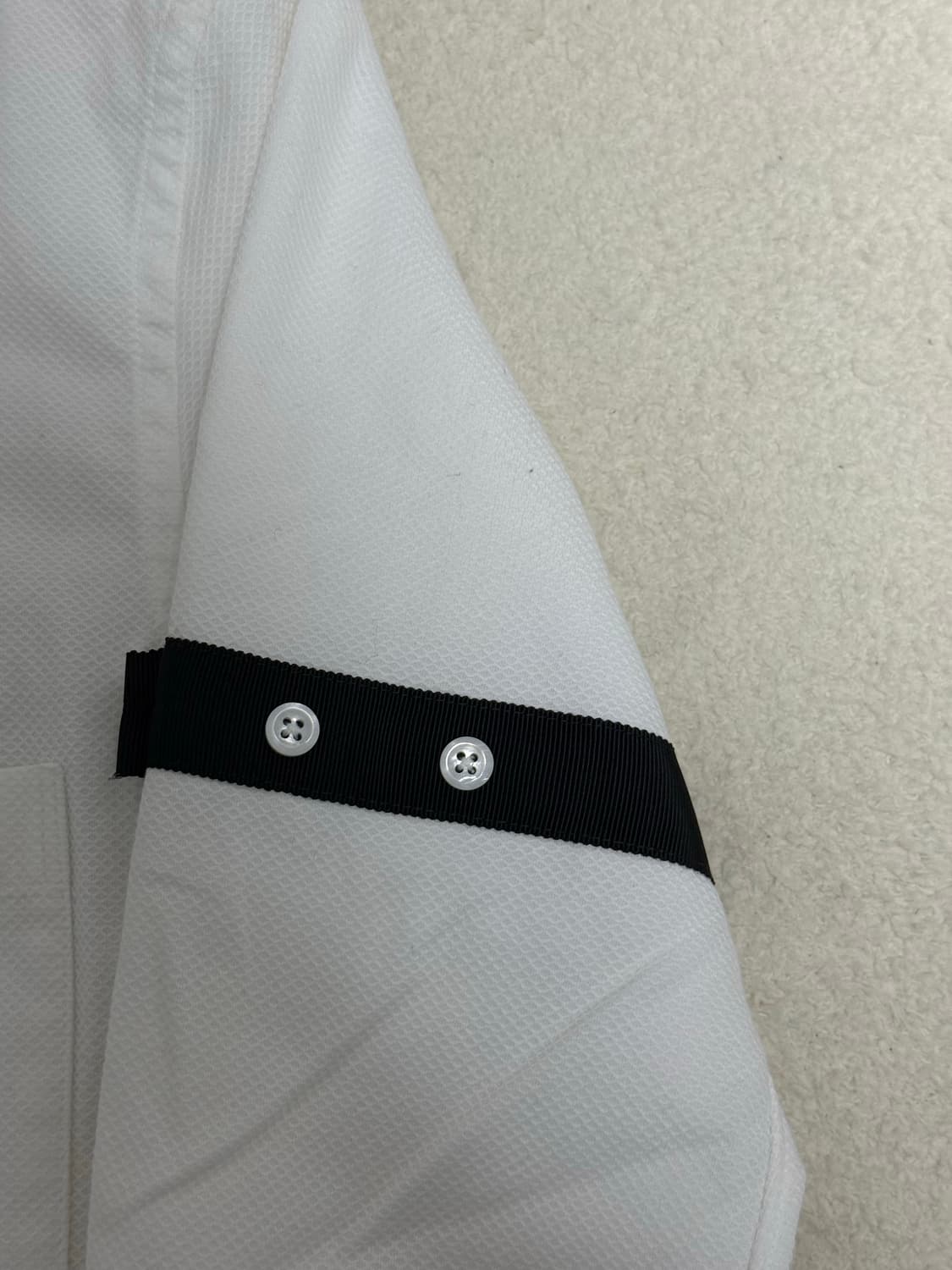 톰브라운 화이트 셔츠 블랙 암밴드 0 상품이미지5