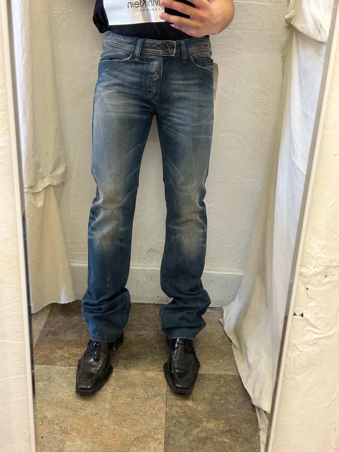 DIESEL 새상품 viker r box 상품이미지1