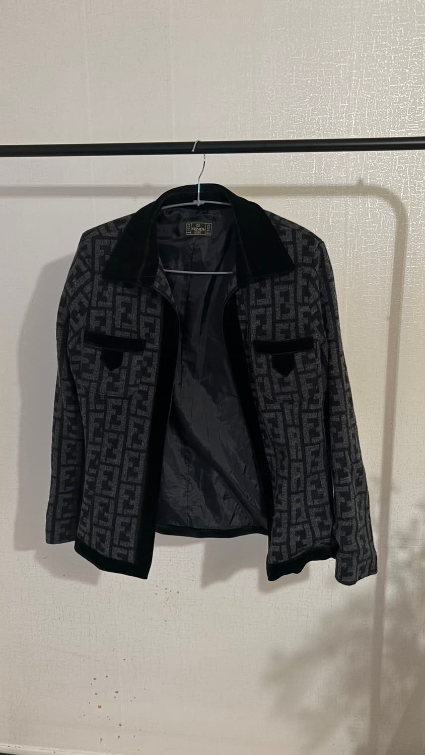 펜디 주카 모노그램 로고 자켓 상품이미지3