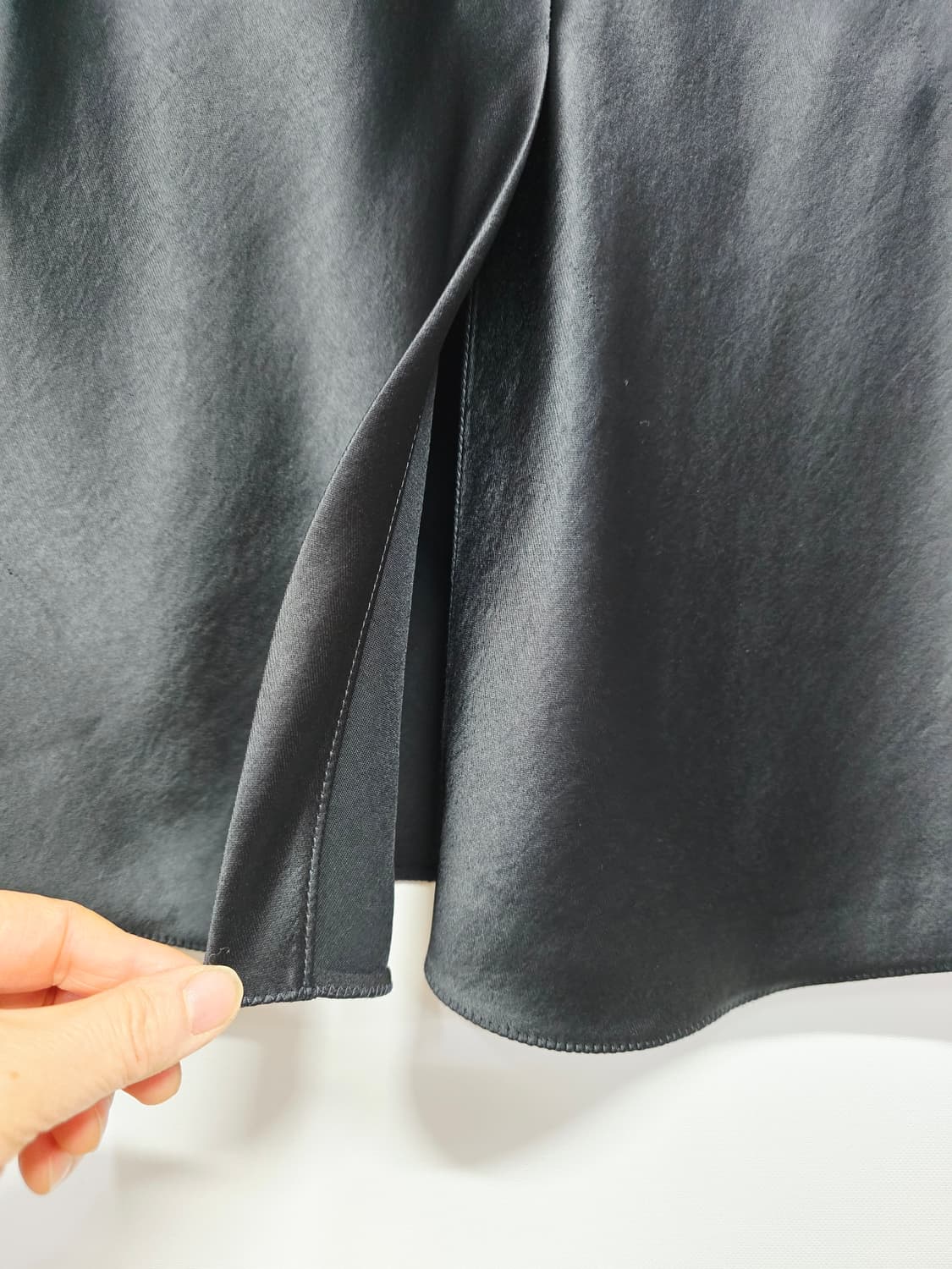 마인 블랙 브이넥 민소매 블라우스 상품이미지6