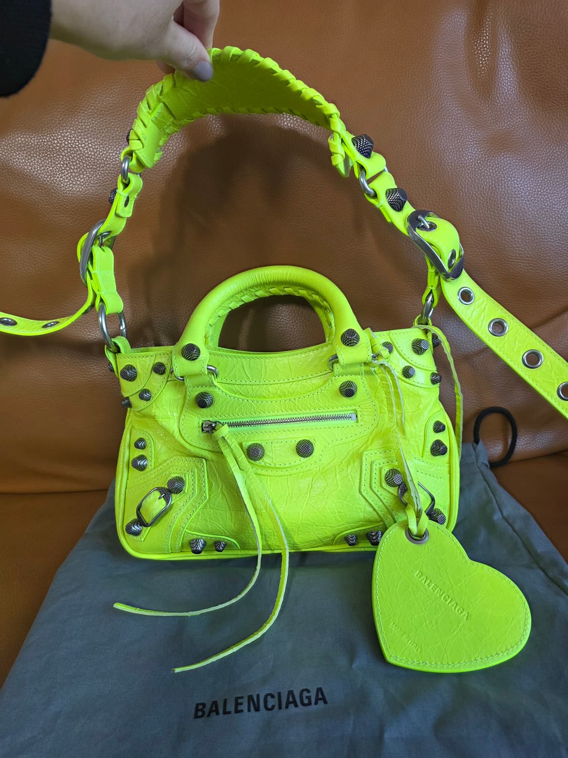 정품 발렌시아가 네오카골 르시티 시티백 모터백 스몰사이즈 네온 색상 상품이미지4