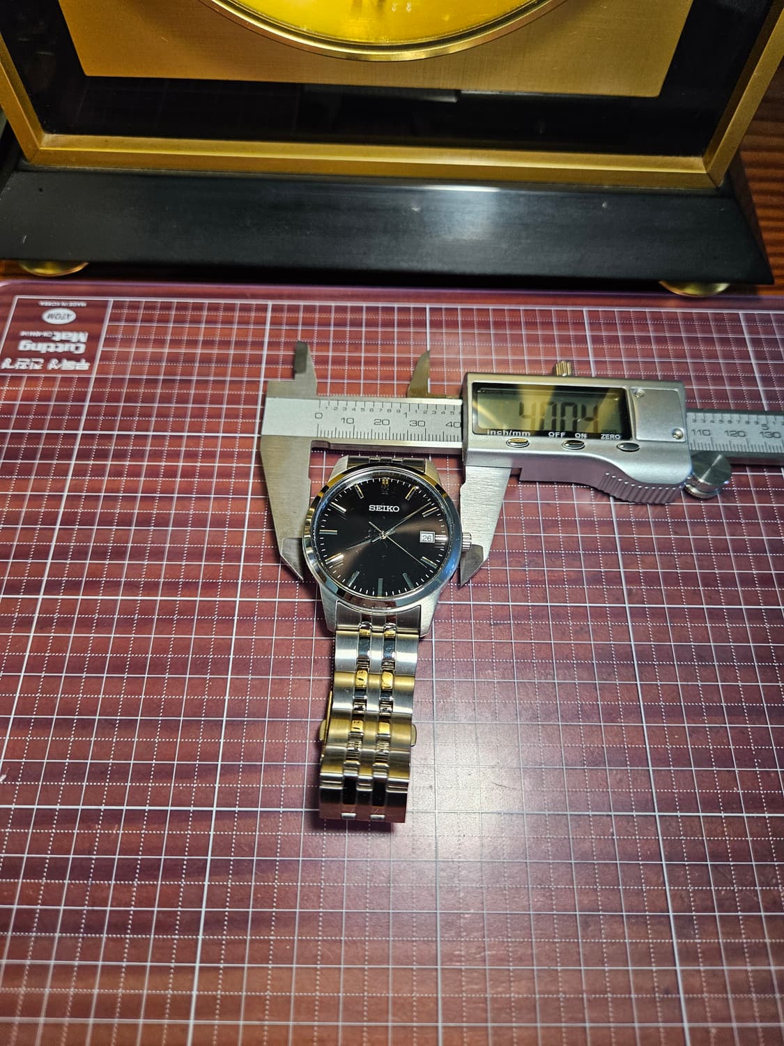 세이코 남성 칼침핸즈 쿼츠 시계 (40mm) 상품이미지3