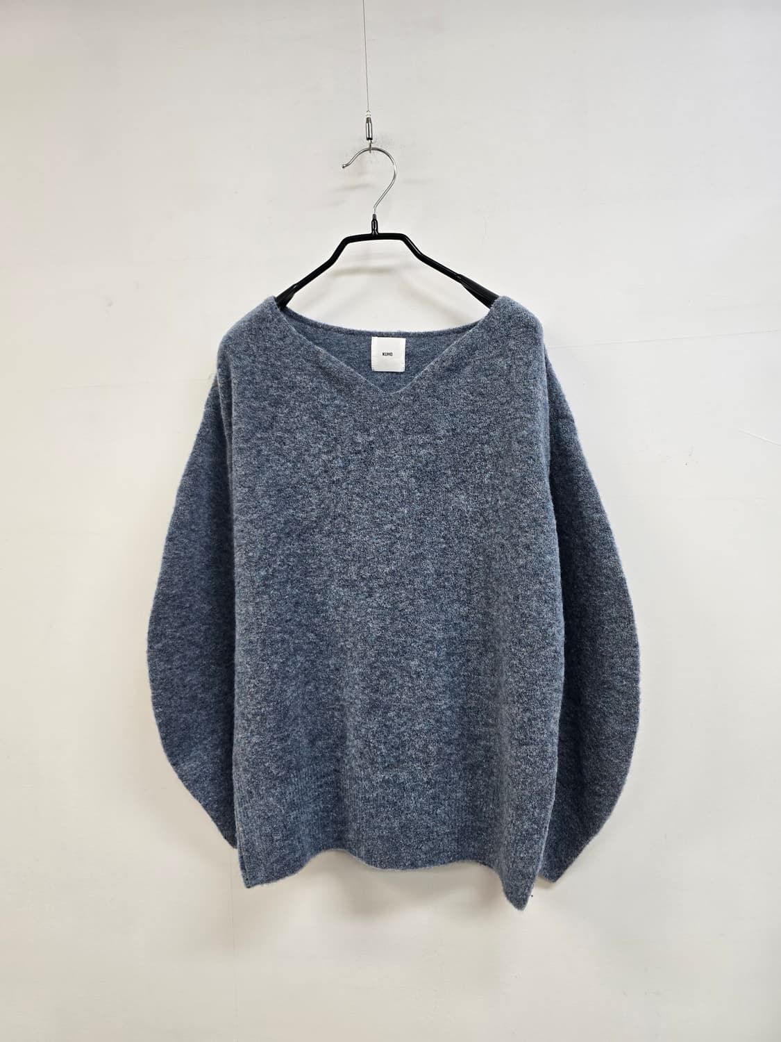 구호 하트넥라인 루즈핏 니트 상품이미지1