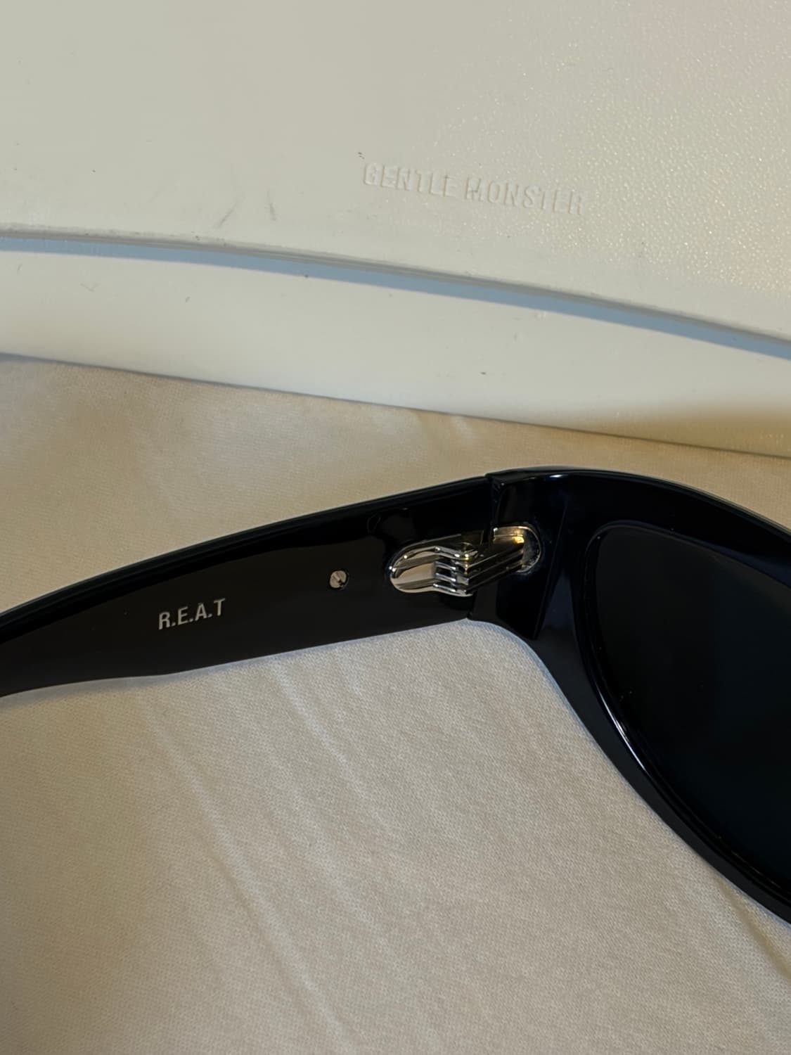 젠틀몬스터 릿 R.E.A.T 선글라스 상품이미지2