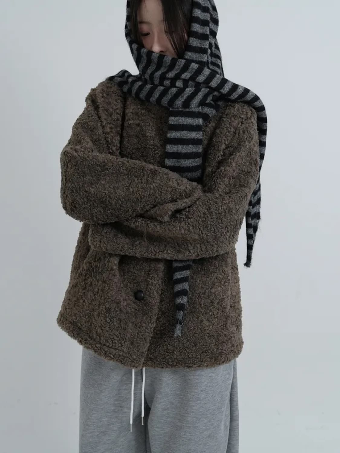 오뉴이 베어 오버핏 부클 하프 코트 상품이미지4