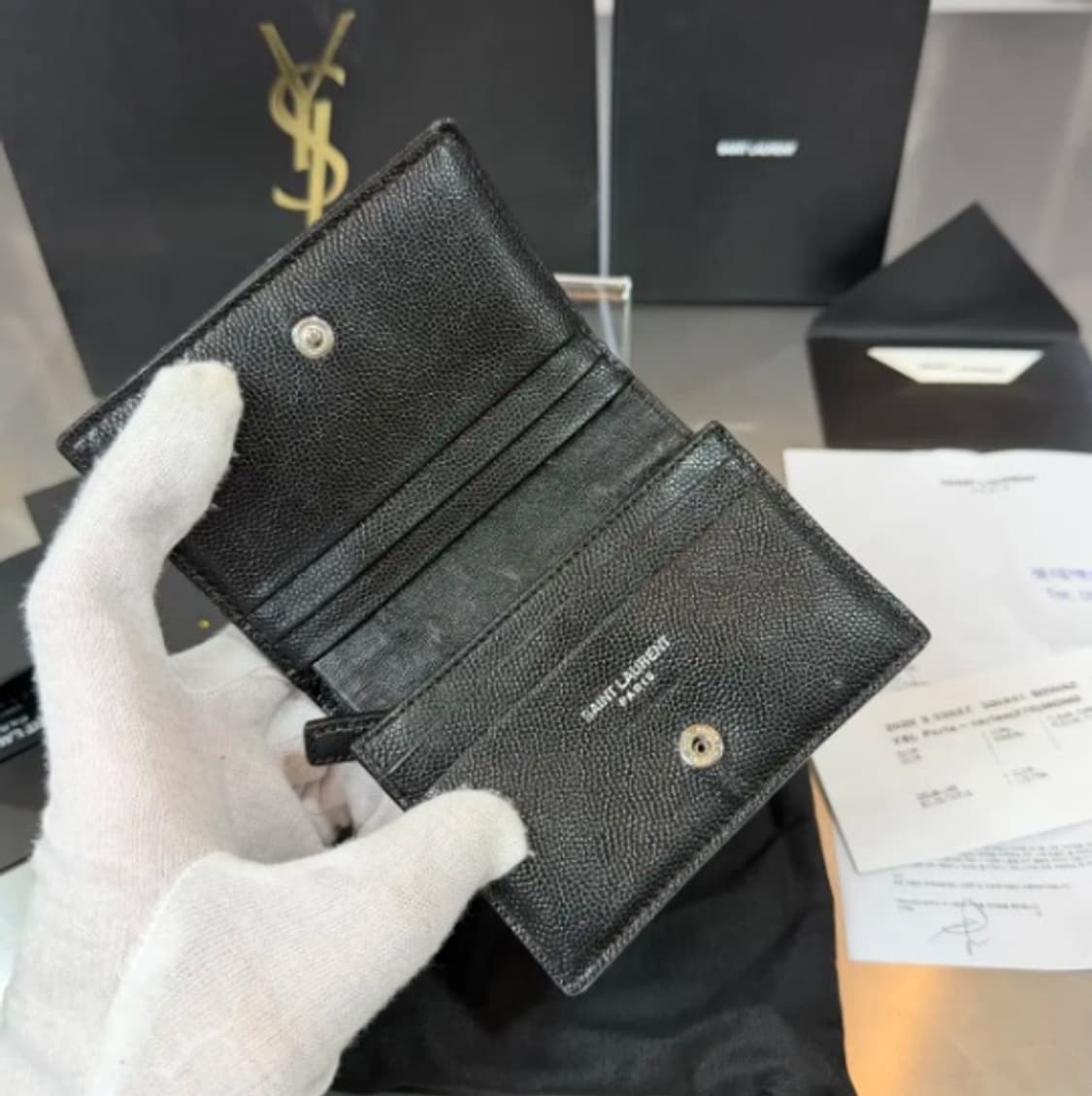 [정품] 생로랑 YSL 모노그램 마틀라쎄 스몰 반지갑 (블랙 / OS) 상품이미지4