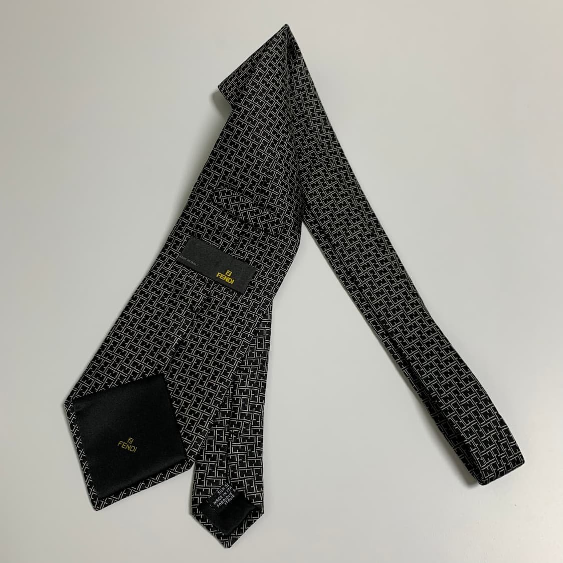 펜디(FENDI) 신형 FF모노그램 명품넥타이 블랙컬러 A+등급 최상급 상품이미지10