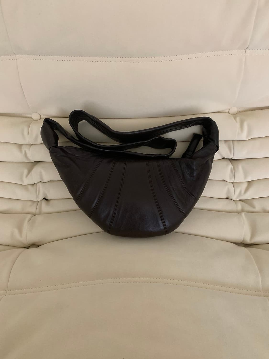 르메르 크루아상백 스몰 다크초코 상품이미지4