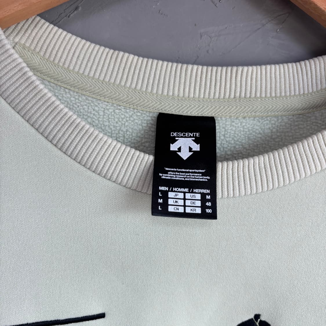 데상트 아우디 스위스 스키팀 맨투맨 상품이미지3