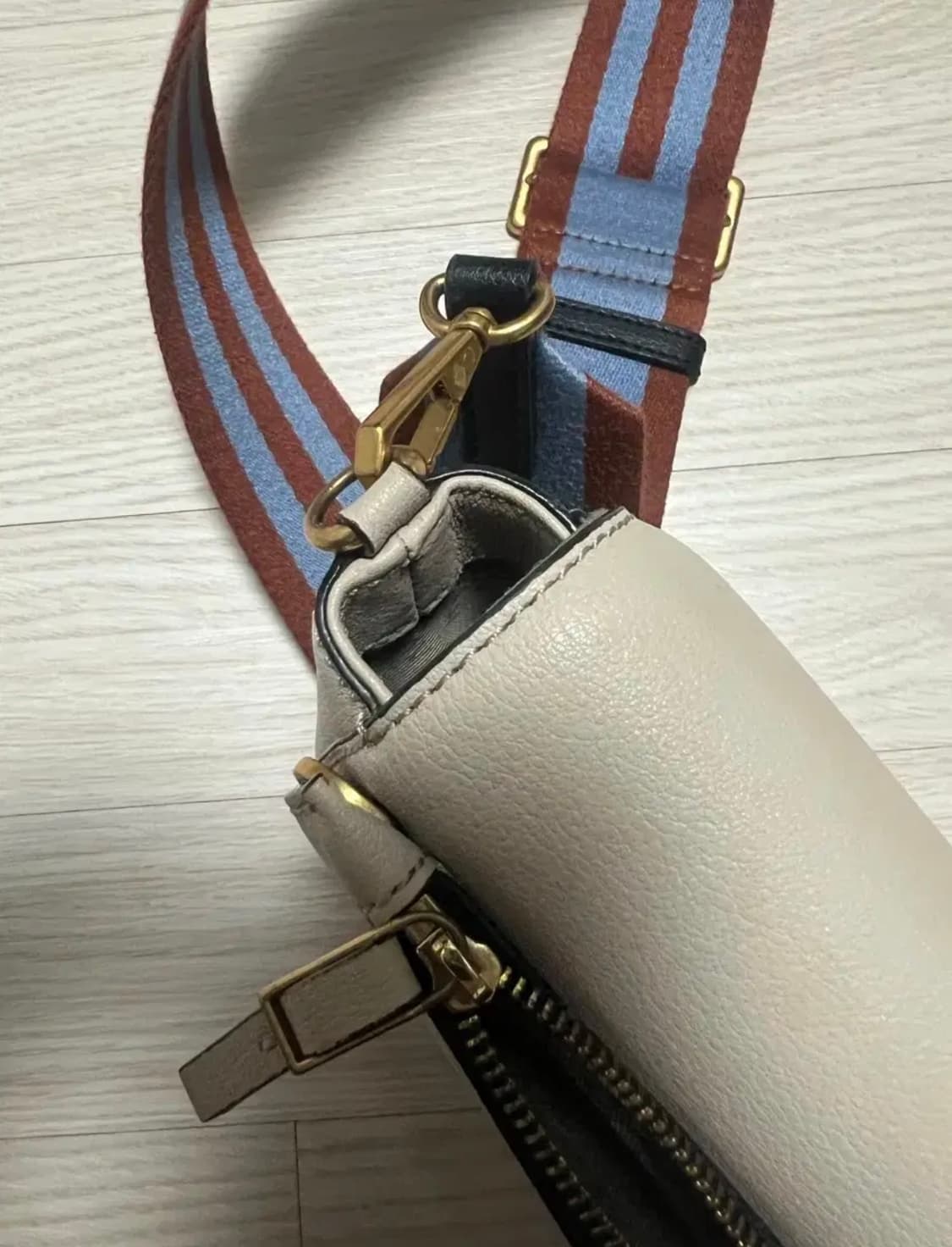 오야니 로티 새들 크로스바디 백 상품이미지7