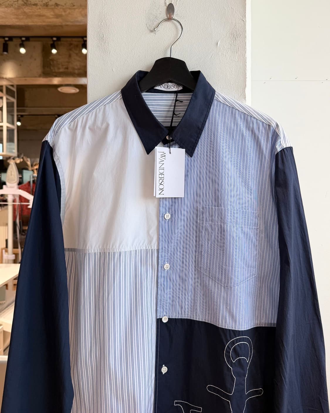 jw앤더슨 네이비 로고 자수 패치워크 셔츠 상품이미지3