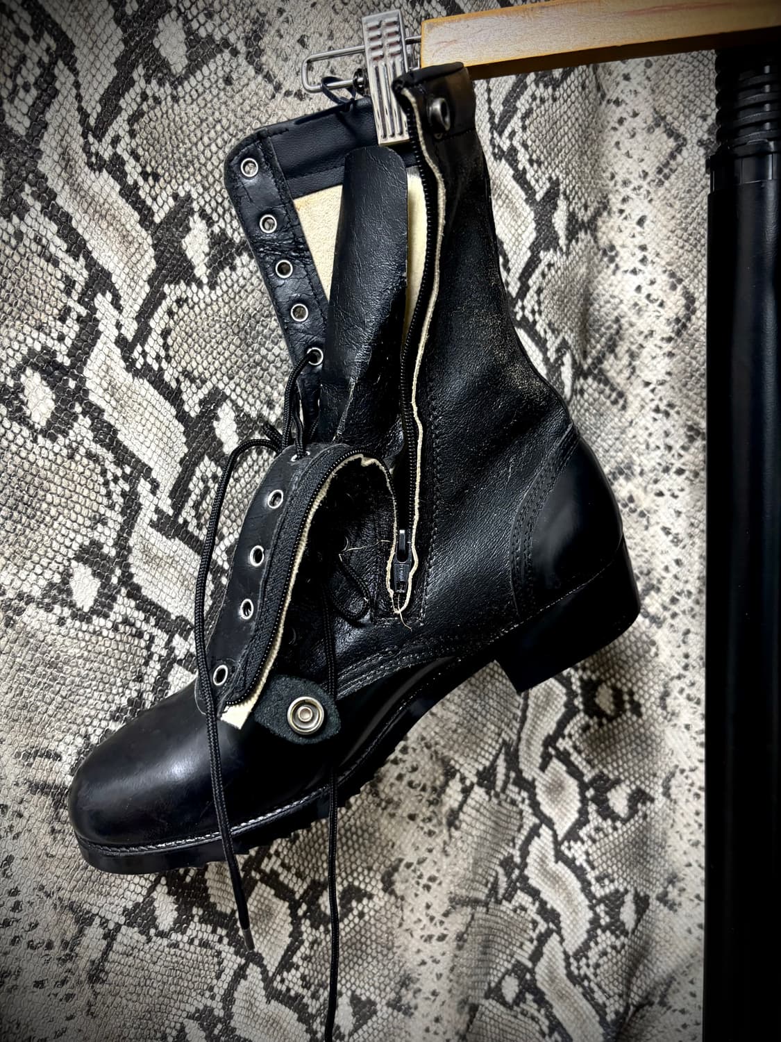 VKEI Chic Glossy High Zip Detail Boots 상품이미지6