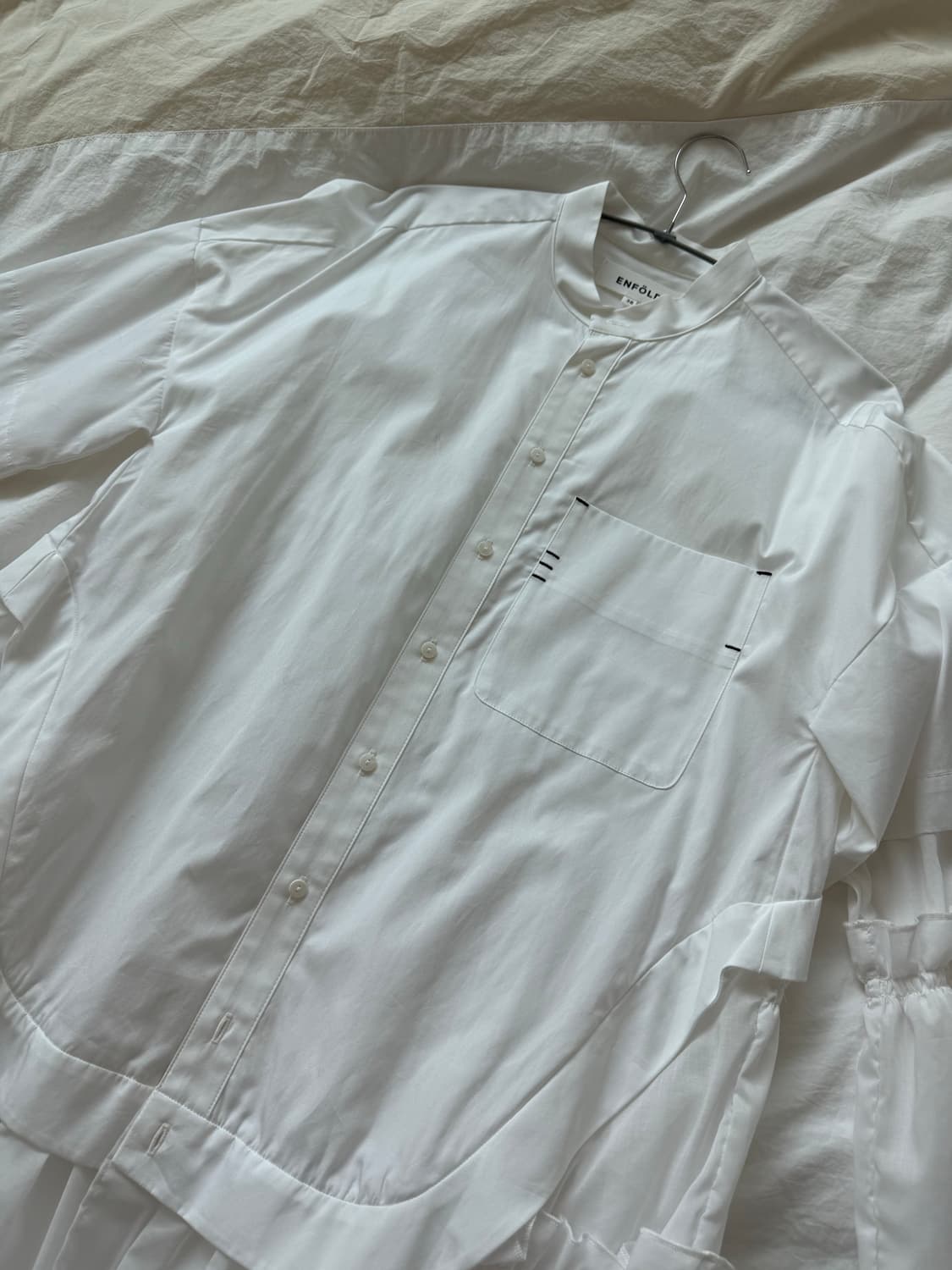 엔폴드 백 티어드 도킹 화이트 셔츠 상품이미지7