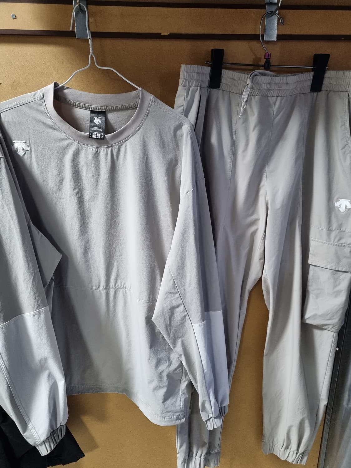 데상트 남성 나일론 트레이닝 세트  상품이미지1