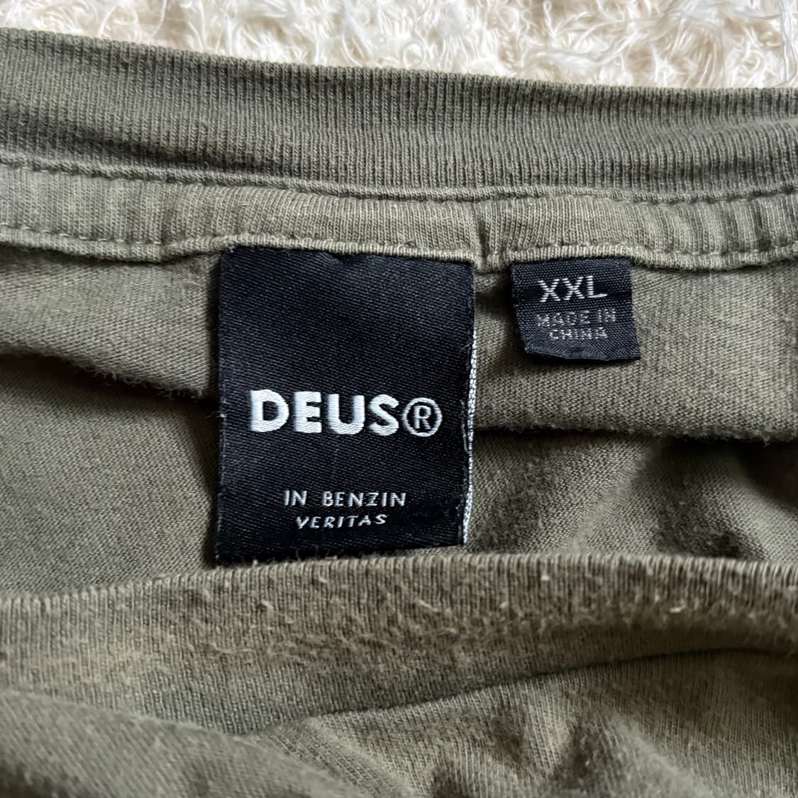 데우스 엑스 마키나 후면 포인트 카키 반팔 티셔츠 상품이미지6