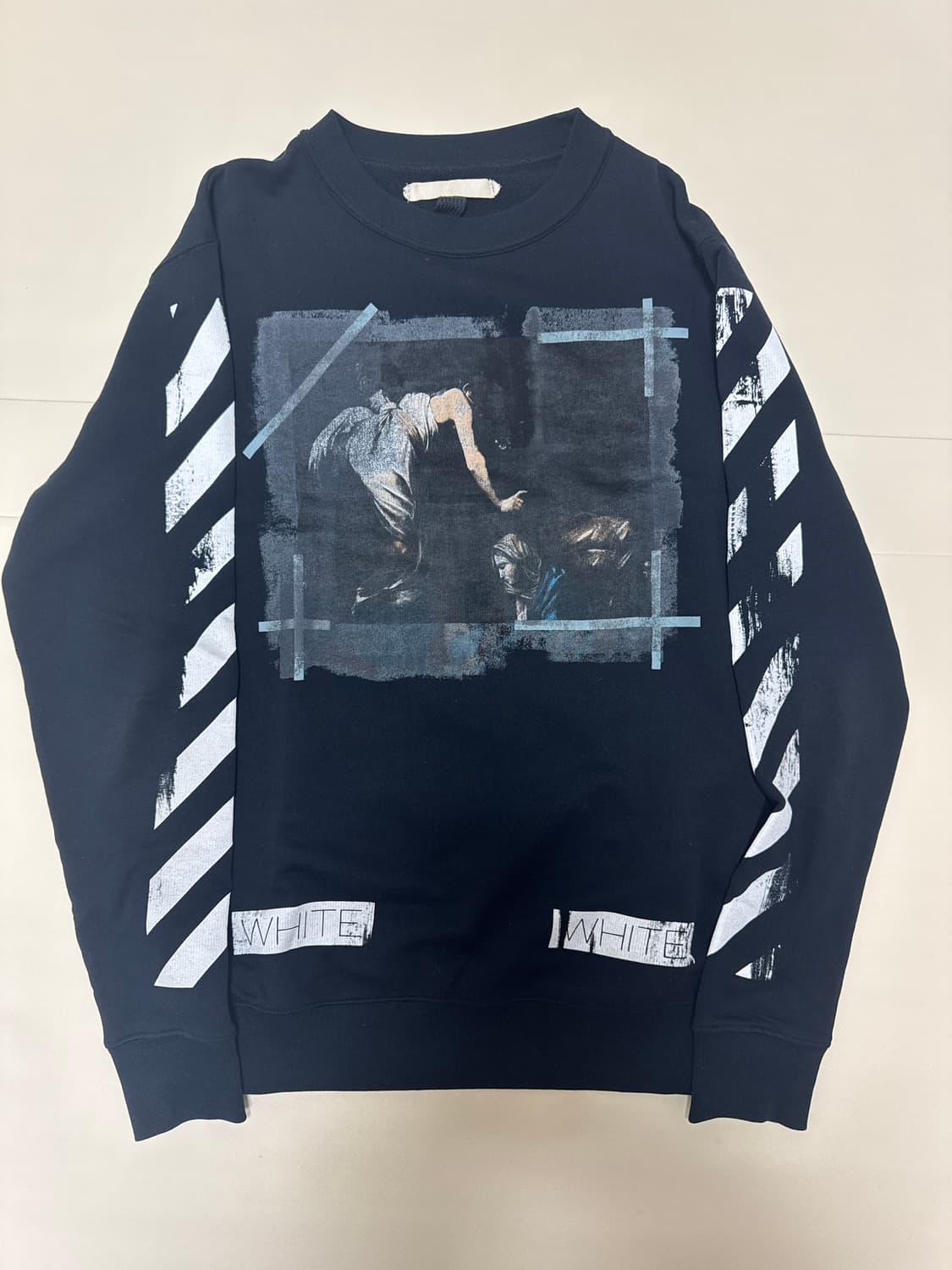 오프화이트 맨투맨  상품이미지1