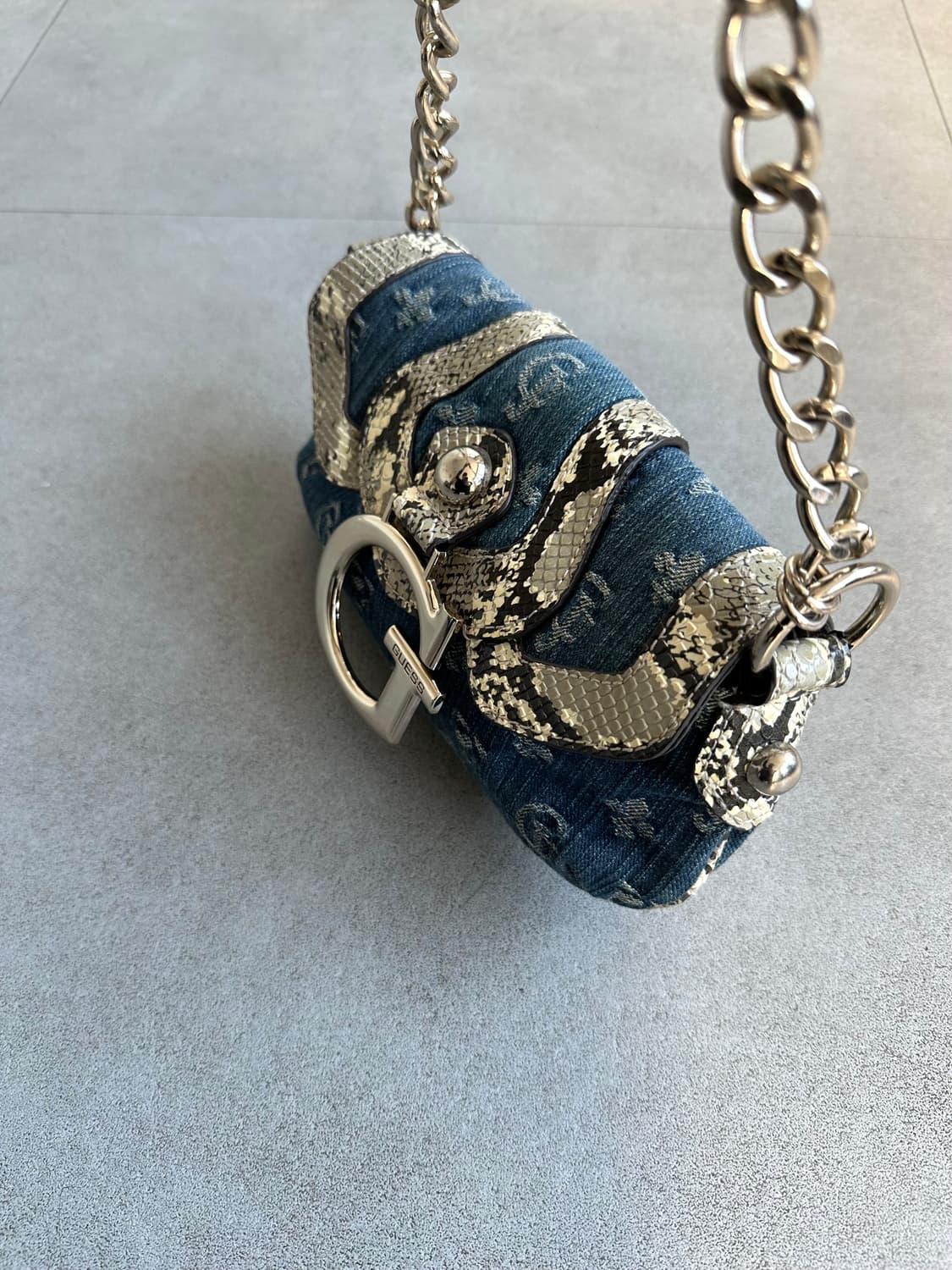 Guess 2000s 데님 파이톤 미니 숄더백 상품이미지4