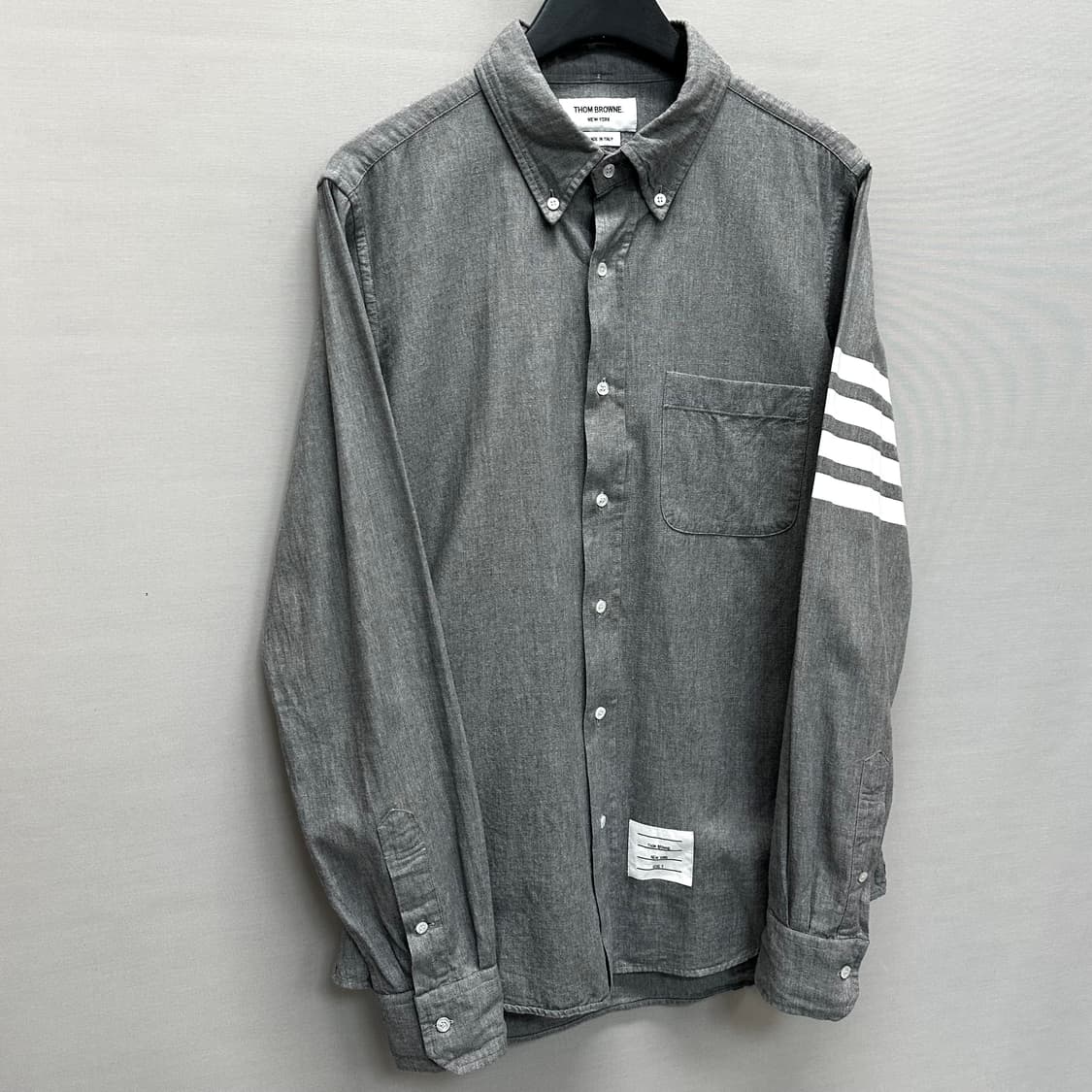 톰브라운 샴브레이 사선완장 코튼 셔츠 ( 2 ) 상품이미지2