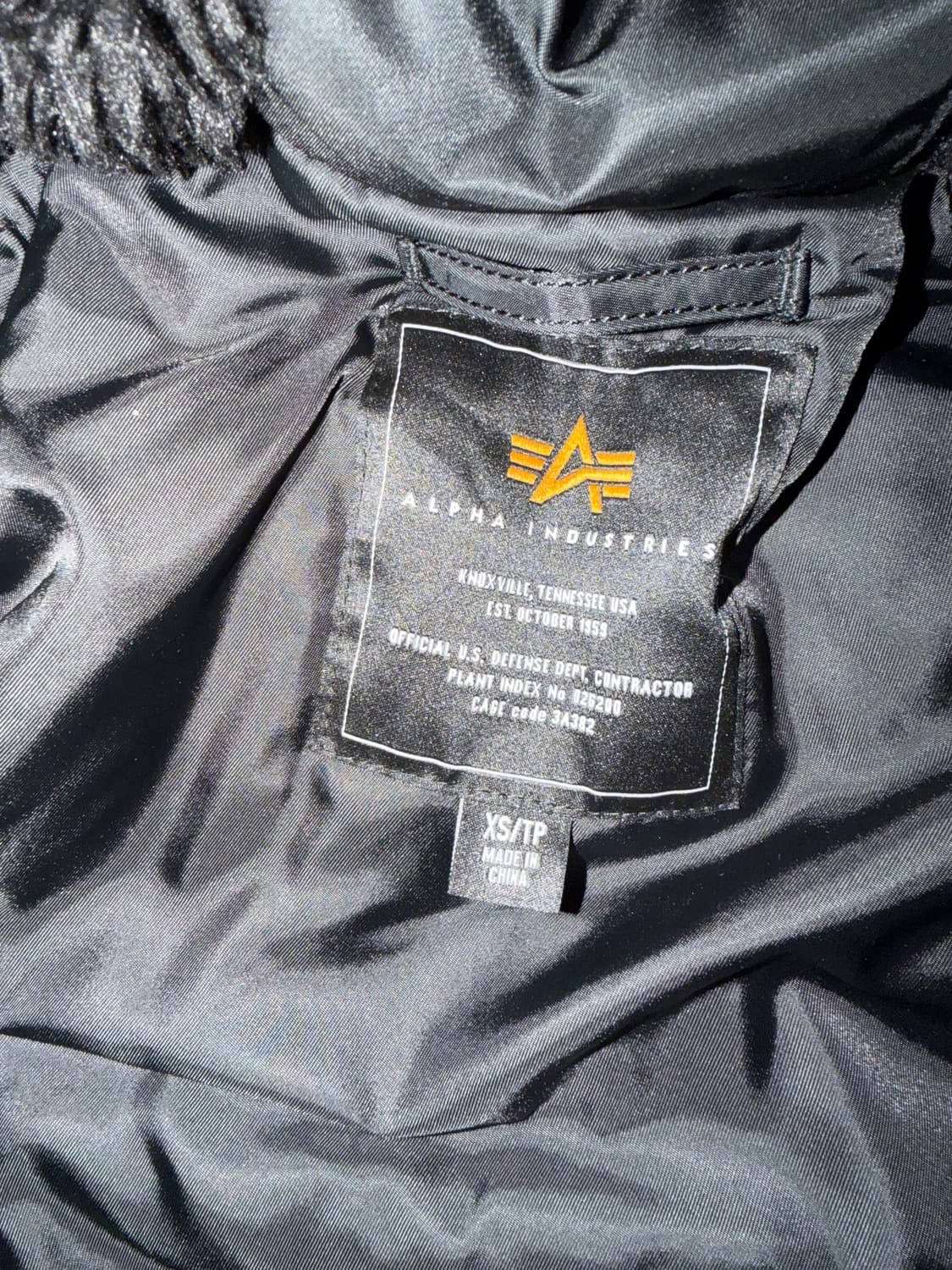 알파인더스트리 N-2b 쇼트 웨이스트 파카 블랙 상품이미지4