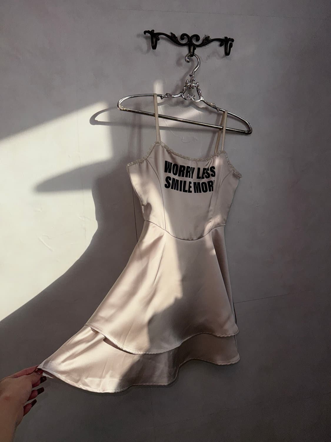 YOUHEE LETTERING SATIN FLARE MINI DRESS  상품이미지4