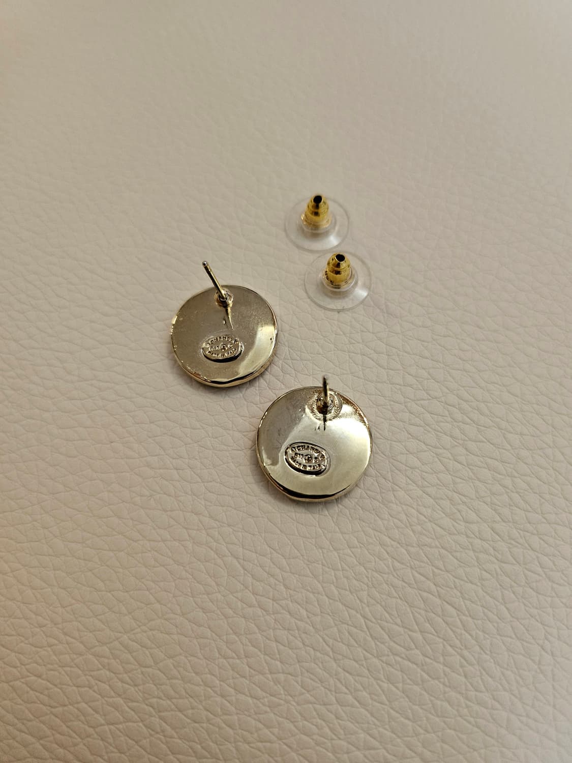 샤넬 단추 CC로고 퍼플 귀걸이 업사이클링 상품이미지6