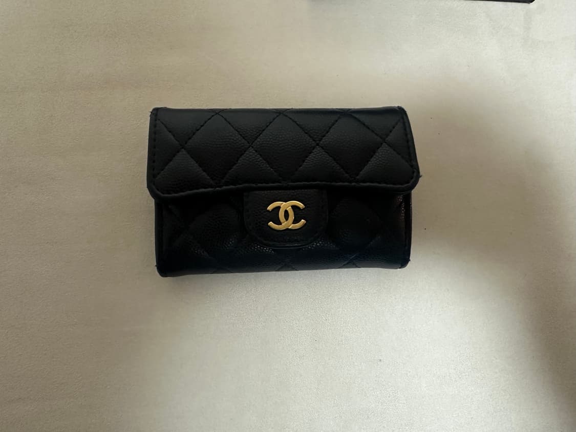 샤넬 클래식 네이비 카드 홀더 그레인드 카프스킨 & 골드 메탈 상품이미지2